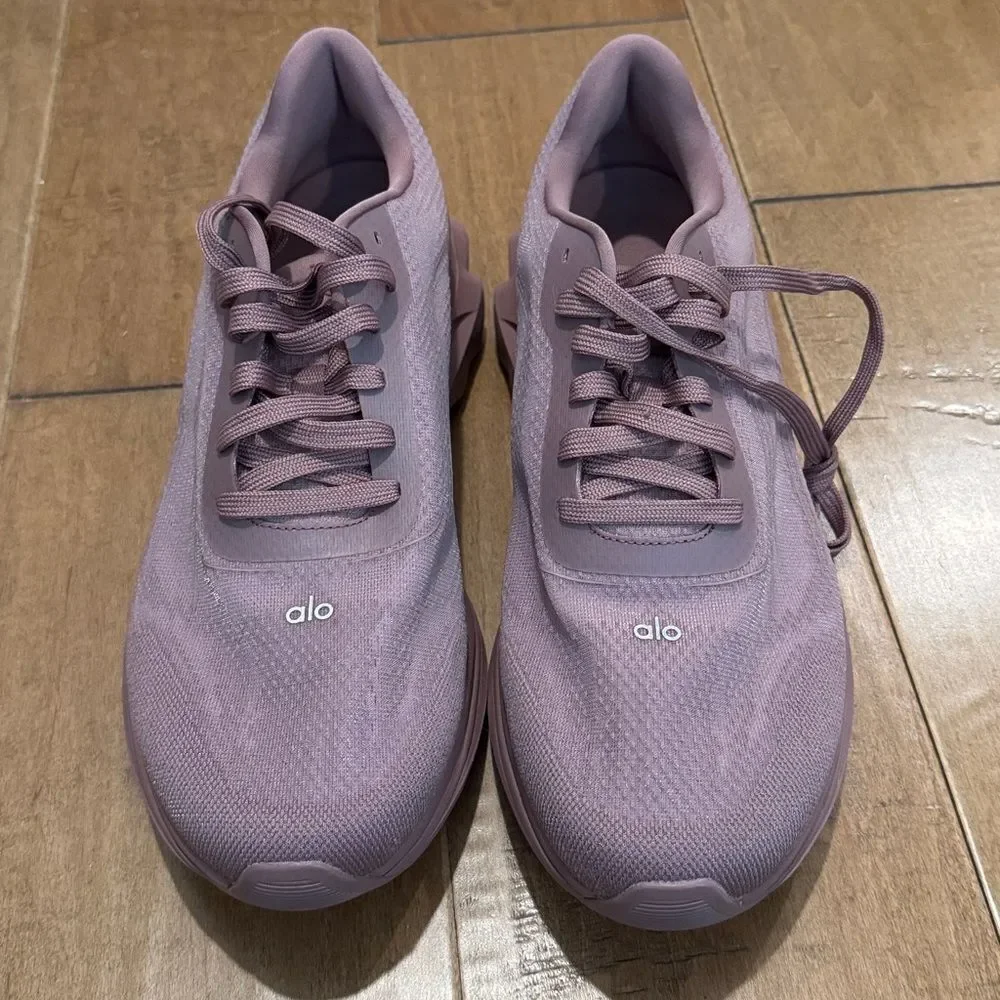 NWOB Alo Runner Shoes Smokey Quartz